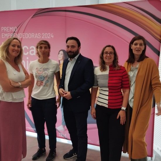 TuComex en la final del PREMIO EMPRENDEDORAS 2024 - Con el equipo de organización
