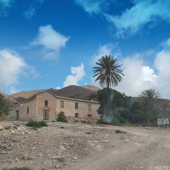 Visita a las espectaculares plantaciones de aloe vera ecológico en Águilas - Llegando a la casa