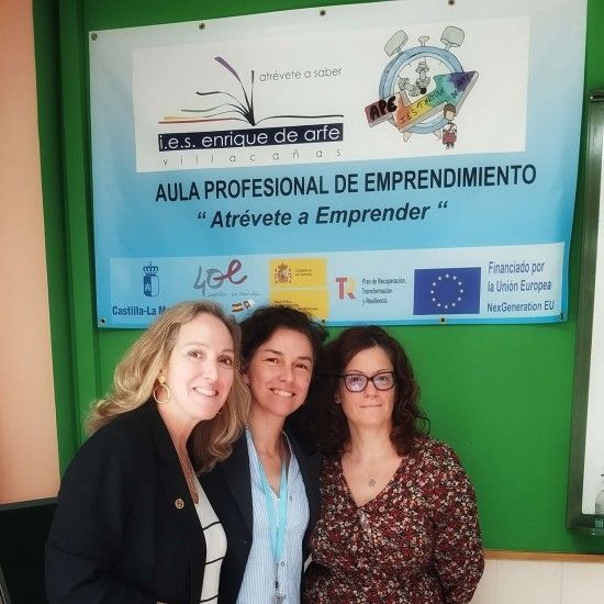 Talleres De Emprendimiento Para más de 40 Alumnos De Villacañas - Con Alicia y Alma