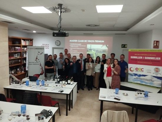 Catamos vinos premium españoles en una master class de la Comunidad TuComex - Brindis