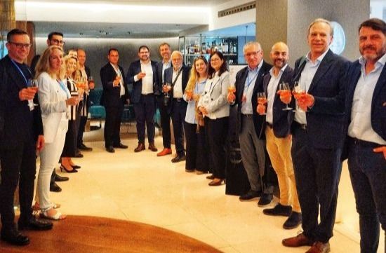 Un almuerzo para recordar el encuentro tras el III Salón del Profesional Internacional - Brindis