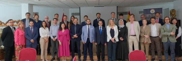 Indonesia un gigante estratégico para la UE y España - Foto de grupo